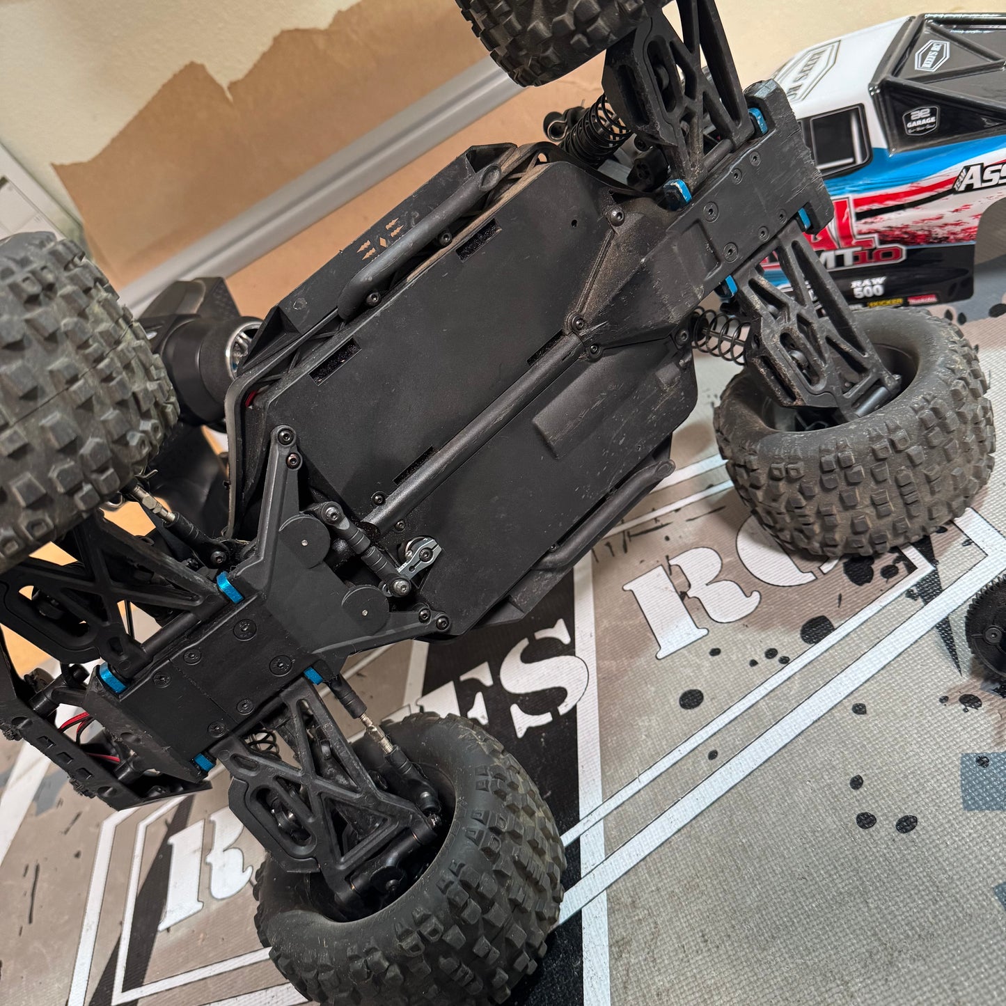 Team Associated RIVAL MT10 1/10 RTR Brushless 4WD