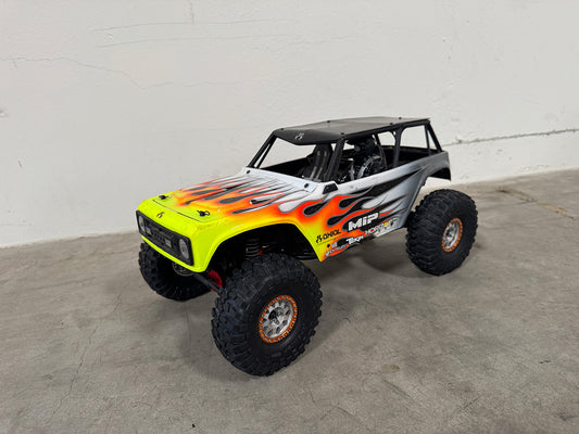 Axial 1.9 Wraith with Vanquish Wheels and Proline tires